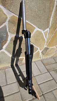 Odprúžená vidlica SR Suntour XCE - 4