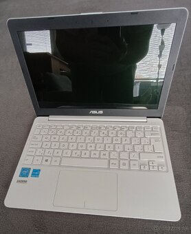 ASUS E203N - 4