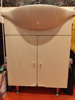 60cm umývadlo so skrinkou, bateriou - 4