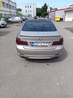 BMW 750i - 4