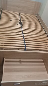 Posteľ 140cm x 200cm s 3 zásuvkami a 2 nočnými stolíkmi - 4