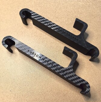 Háčiky na deliacu mrežu pre Volvo - 4