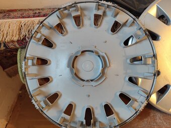 Predám 4 ks puklice VW R16" - 4