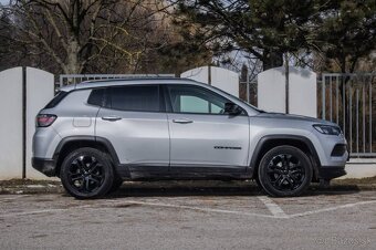 Jeep Compass 1.5 e-Hybrid Night Eagle II / NELAKOVANÉ - 4