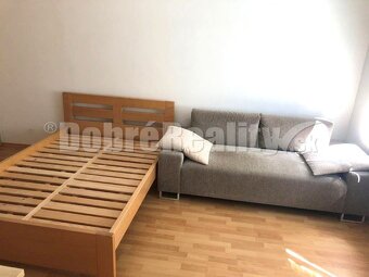 PREDAJ: VEĽKÝ 1 IZBOVÝ BYT BEZ BALKÓNA, CENTRUM - 4