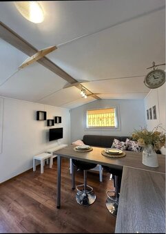 Záhrada s mobilným domom - 4