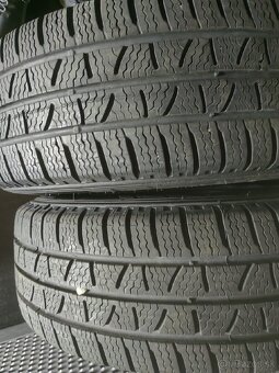 Pirelli Carrier Winter 215/60 R16 C
- 4
