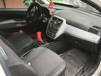 Predám Fiat Punto Grande 1.3 Multijet 55 kW (r.v. 2006) - 4