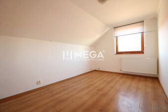 NA PREDAJ: Priestranný dvojgeneračný rodinný dom - Valaliky - 4