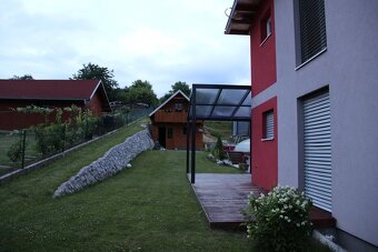 Dom s bazénom, dvojgarážou, veľkou terasou pri Žiline - 4