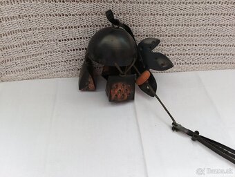 Retro sko, porcelán, lampička a kovová zvonička - 4