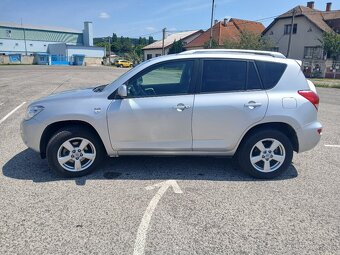 Predam Toyota Rav 4 2,2 diesel 100 kw rok 2006 - 4