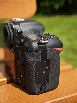 Nikon D500 telo + originál battery grip - 4