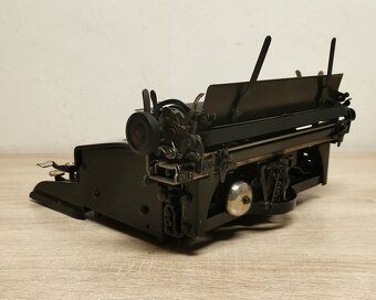 REZERVOVANÝ písací stroj MONICA z roku 1927 - pre zberateľov - 4