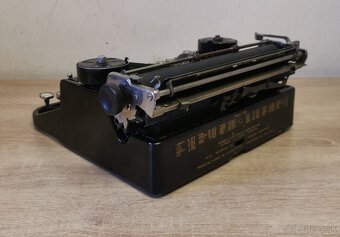 Starožitný písací stroj Underwood Portable 4 Bank rok 1926 - 4