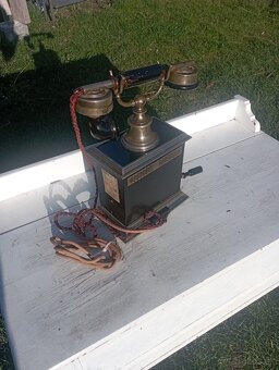 Starožitný telefón.  - 4