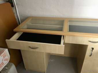 Predajný pult presklený - 4