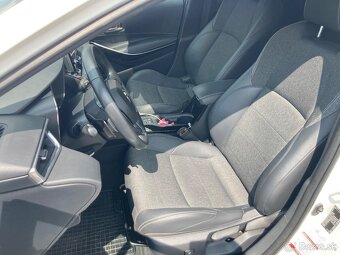 Toyota Corolla combi 2.0 Hybrid 112kW - TOP stav - 4