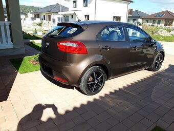 Kia Rio - 4