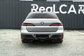 BMW M760e xDrive A/T Na prenájom - 4
