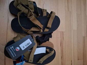 Originál značkové veci s visačkami zo zrušeného obchodu - 4