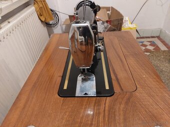 Manuálny šijací stroj Minerva - 4