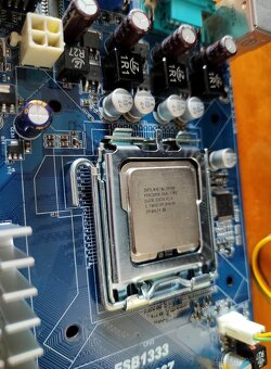 Doska ASRock + 2 Intel Procesory + RAM - 4