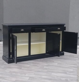 Komoda čierna trojdverová. - 4