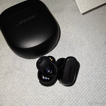 BOSE QuietComfort Ultra Earbuds – ako nové
- 4