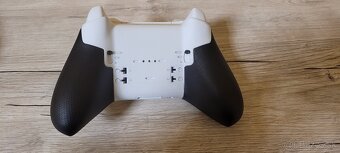Xbox Elite series 2 Ovládač - 4