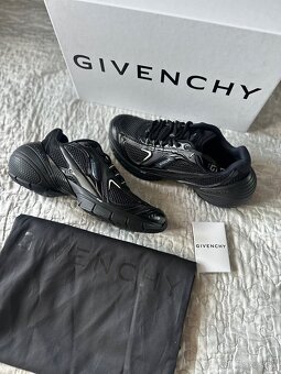 Givenchy - original - 4