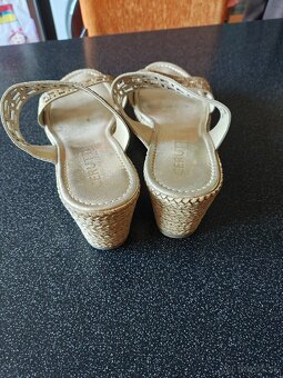 Šľapky na platforme - 4