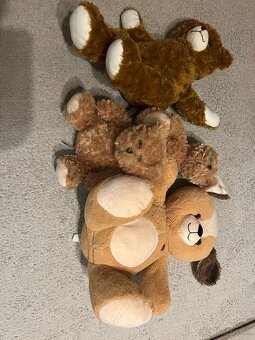 Predám hračky: Autíčka tlapkova Patrola, medvedíkov a one - 4