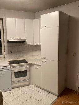 Kuchynske skrinky+vstavana skrina - 4