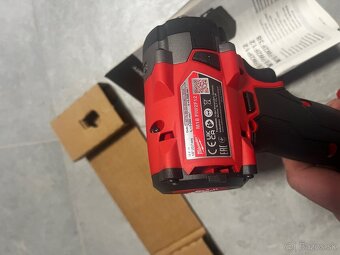Milwaukee M18 FIW2F12-0 razovy uťahovak - 4