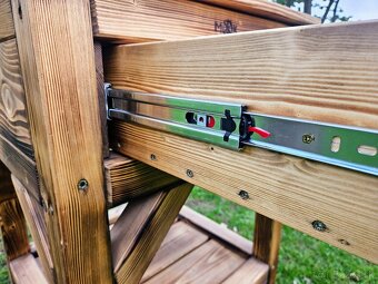 Obslužný stolík zo smrekového dreva - 4