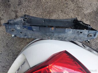 PREDNE ČELO STENA CHLADIČOV VOLKSWAGEN TOURAN 2010-2015 - 4