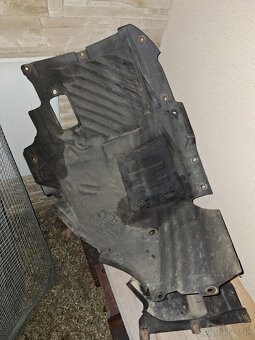 Predám plasty ĽP časť BMW 4 F32 - 4