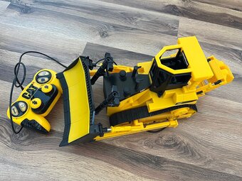 Buldozér Caterpillar na ovládanie - 4