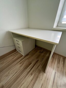 Predám komodu, písací stôl a posteľ - 4