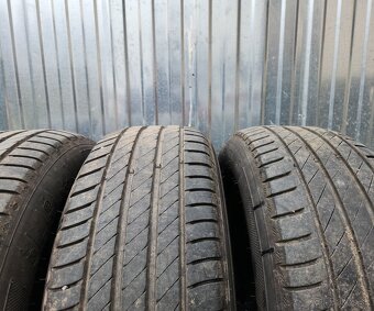 215/60R16 - 4