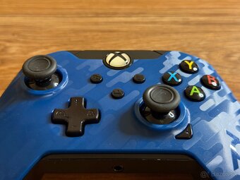 Káblový ovládač na Xbox One - 4