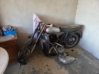 Jawa 250 - 4