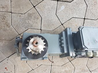 Predám novú šnekovú prevodovku s el.motorom 0,75kW - 4