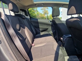 Peugeot 308 hatchback benzín 1,6 rok 2010 - 4