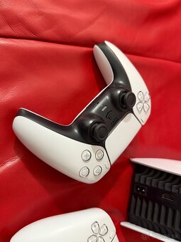 Playstation 5 825gb + 2 dualsense ovladače + kabelaž - 4