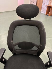 Kancelárska stolička s nastavovateľným operadlom na hlavu - 4