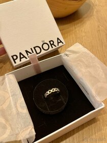 Pandora prsten so zlatymi srdcami v strede, cislo 50-51 - 4