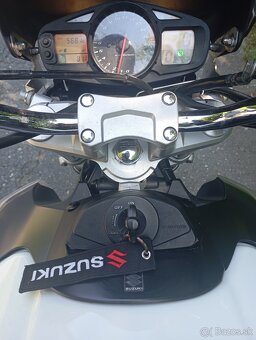 SUZUKI GSR 600 - 4