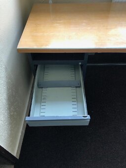 Predám kancelársky stôl - 4